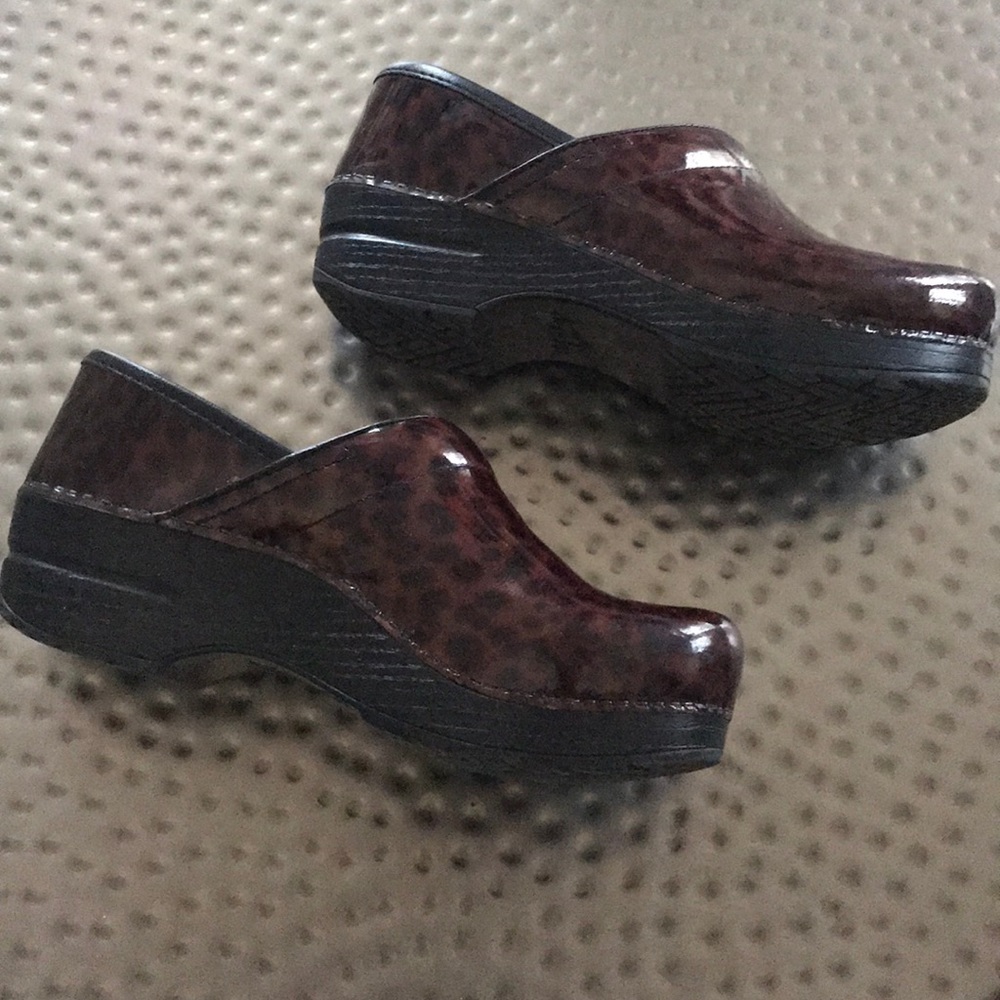 Danskos cheetah print, patent